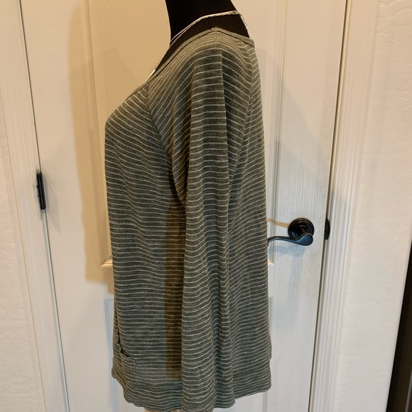 a.n.a green long sleeve top 🌸Size XL - Picture 4 of 6